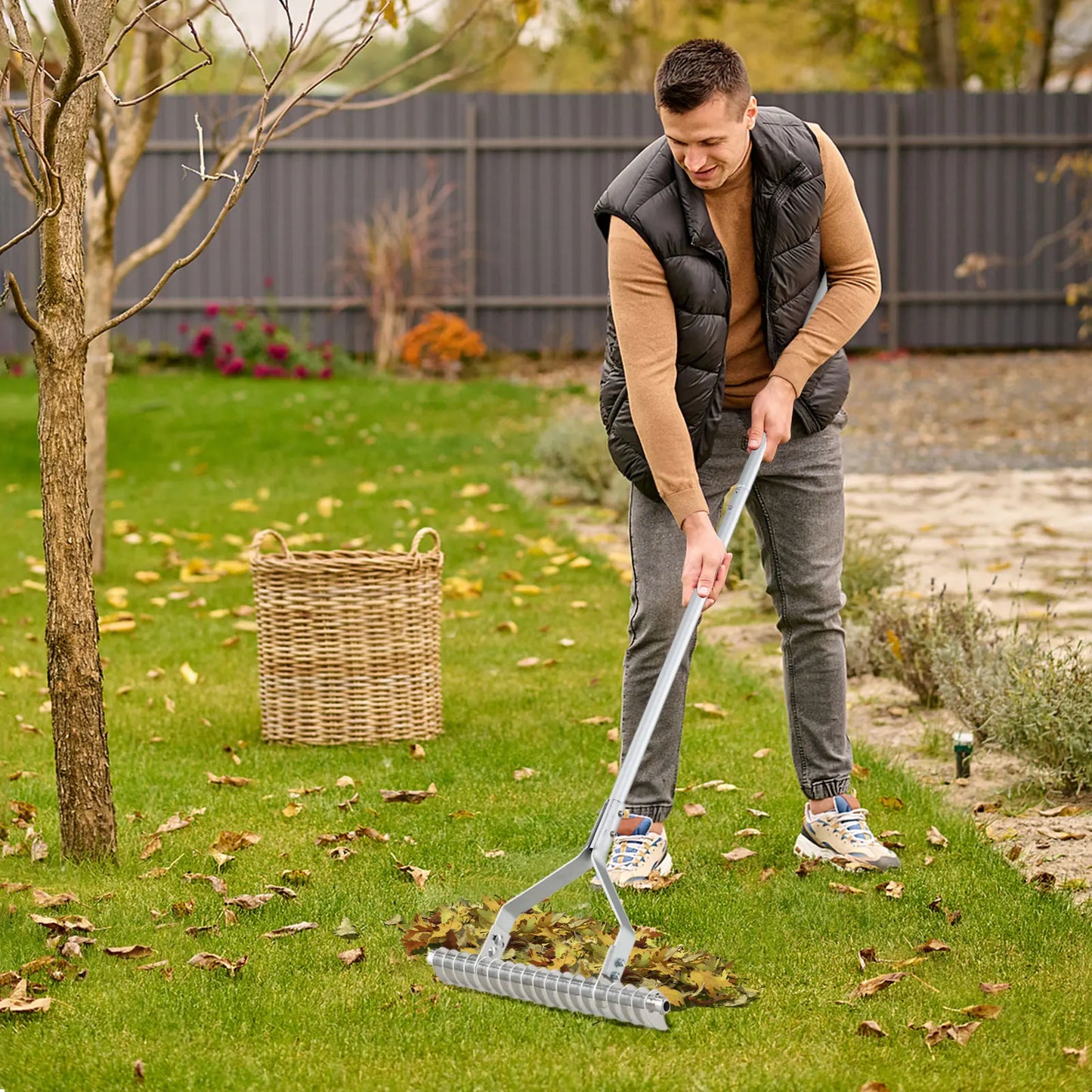 LIFEZEAL Garden Thatch Rake With 19 Curved Tines And Adjustable Head